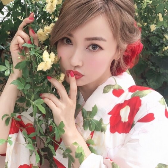 Young-Looking-Japanese-Model-Risa-Hirako