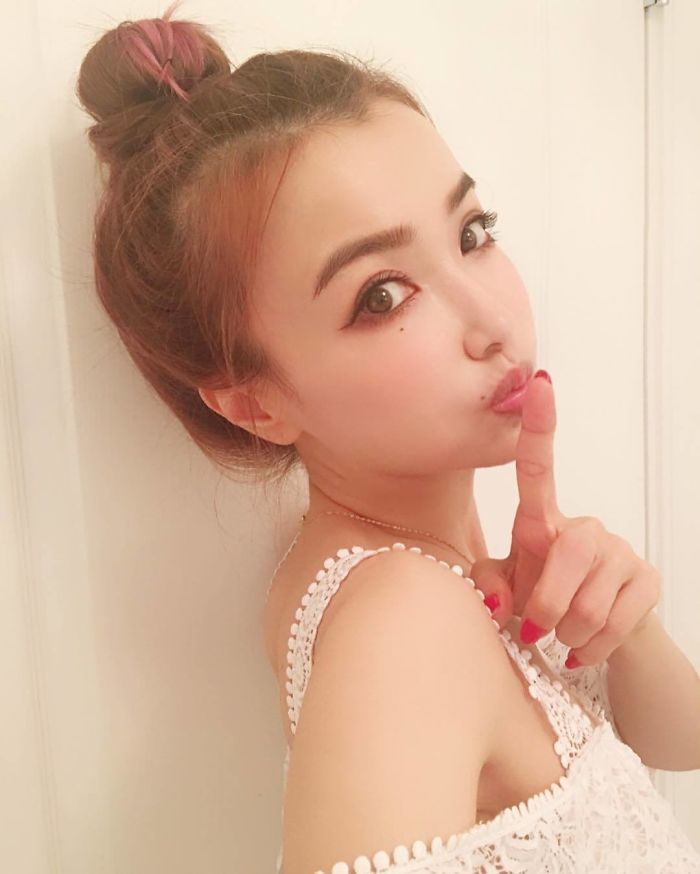 Young-Looking-Japanese-Model-Risa-Hirako