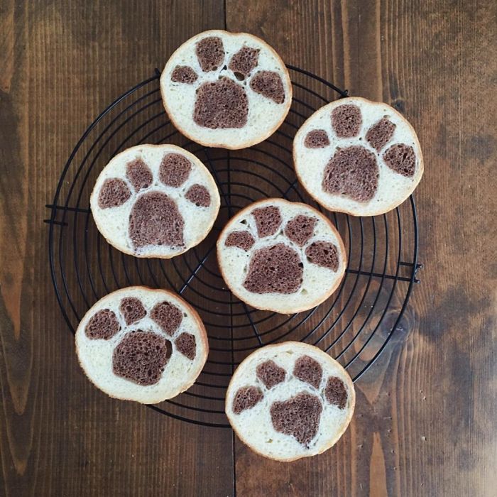 Baker "Hides" Designs On Their Breads Making Breakfast Become More Fun