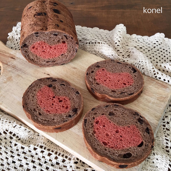 Baker "Hides" Designs On Their Breads Making Breakfast Become More Fun