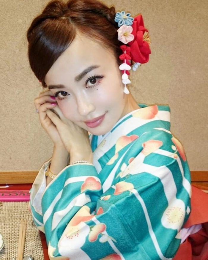 Young-Looking-Japanese-Model-Risa-Hirako