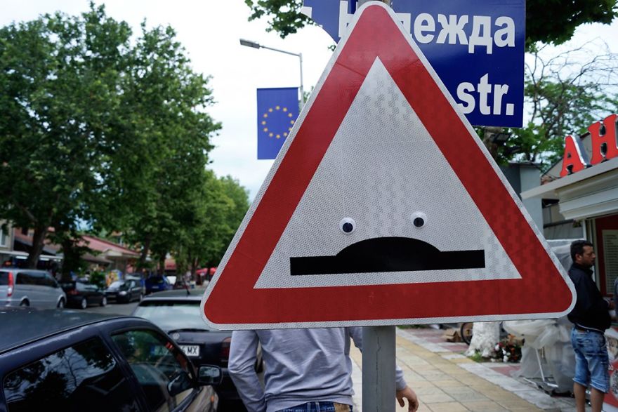 I Bring Bulgarian Streets To Life By Putting Googly Eyes On Random Objects (New Pics)