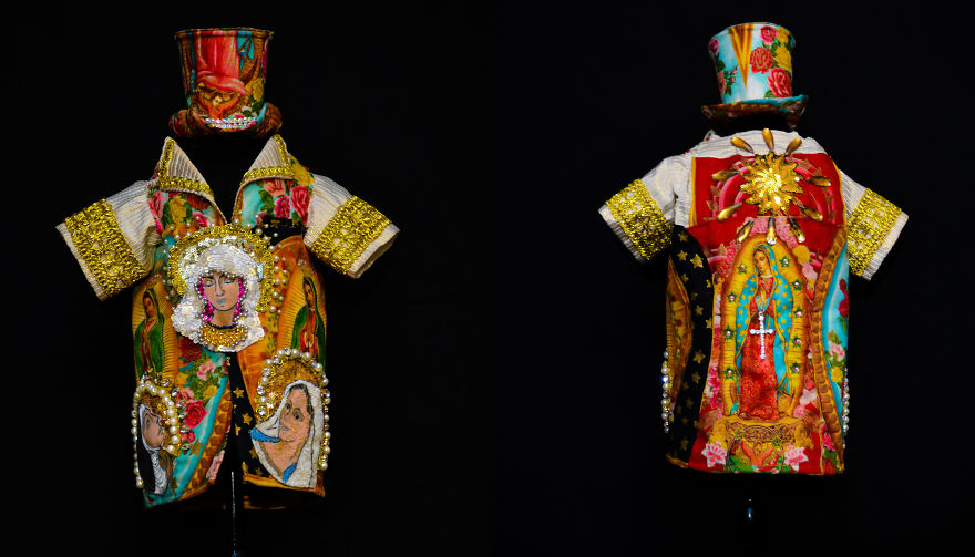 Dogs Wearing Outfits Inspired By Met Gala Heavenly Bodies Exhibit Dogs Wearing Outfits Inspired By Met Gala Heavenly Bodies Exhibit