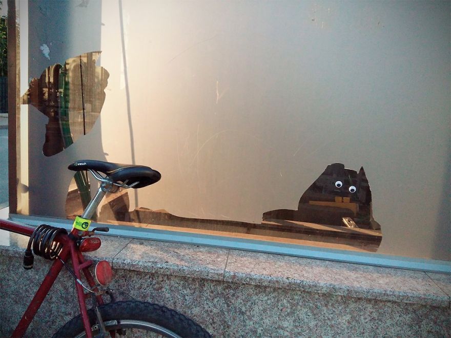 I Bring Bulgarian Streets To Life By Putting Googly Eyes On Random Objects (New Pics)