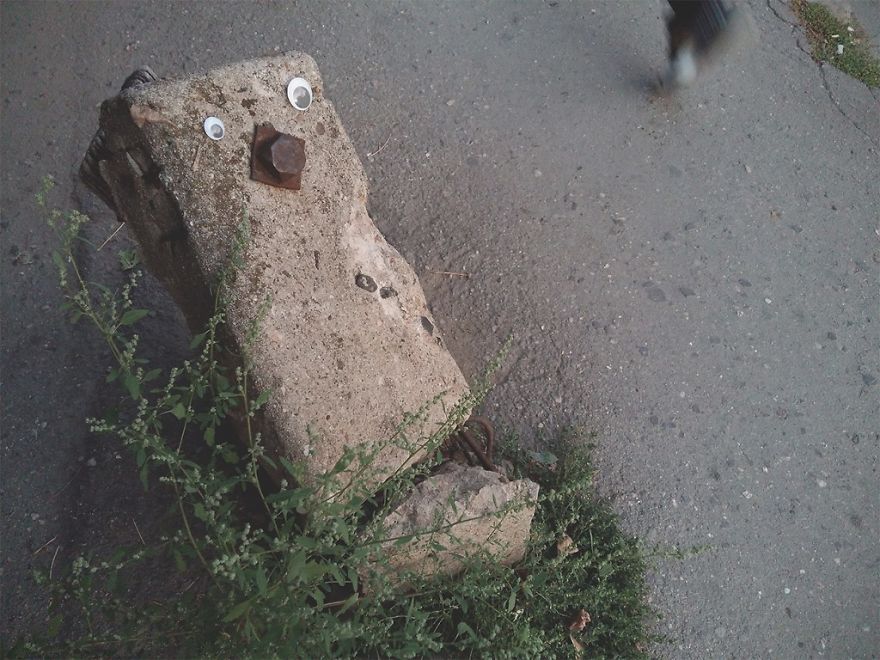 I Bring Bulgarian Streets To Life By Putting Googly Eyes On Random Objects (New Pics)