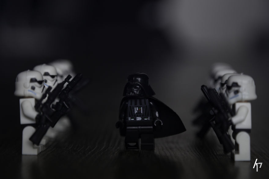 8 Dramatic Lego Shots You Have To See With Storm Troopers, Darth Vader And Deadpool!