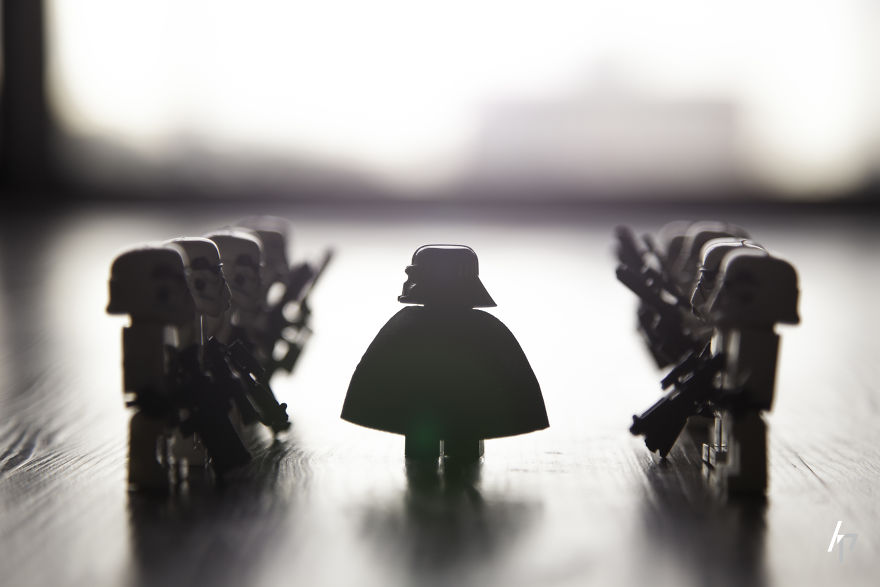 8 Dramatic Lego Shots You Have To See With Storm Troopers, Darth Vader And Deadpool!