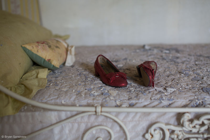 I Found An Abandoned Alice In Wonderland Mansion In New York