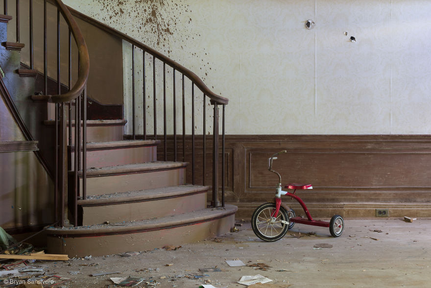 I Found An Abandoned Alice In Wonderland Mansion In New York I Found An Abandoned Alice In Wonderland Mansion In New York