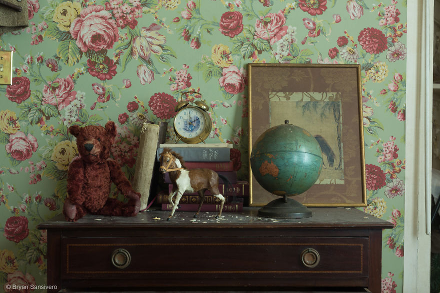 I Found An Abandoned Alice In Wonderland Mansion In New York