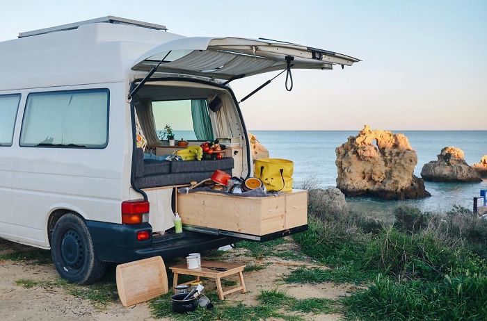 14 Inspiring Stories Of People Who Chose "The Vanlife" And Left Their Conventional Homes Behind 14 Inspiring Stories Of People Who Chose "The Vanlife" And Left Their Conventional Homes Behind