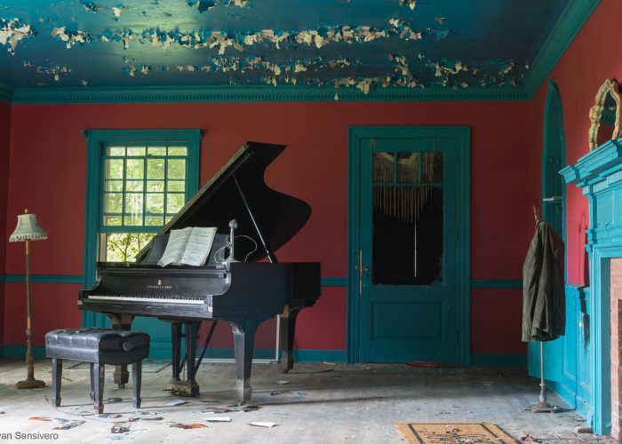 I Found An Abandoned Alice In Wonderland Mansion In New York