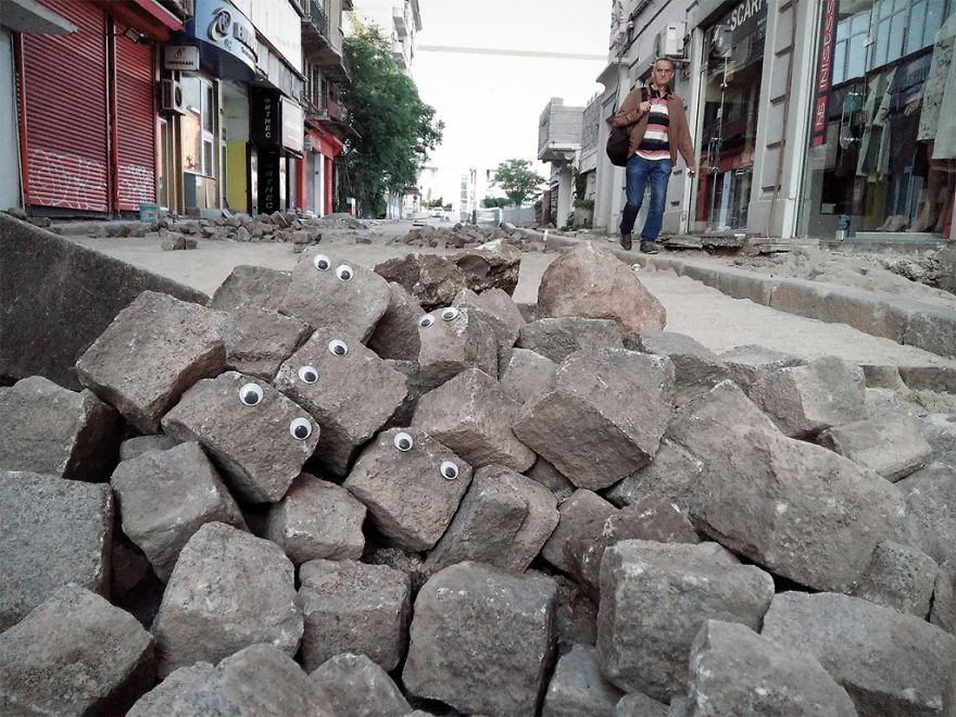 I Bring Bulgarian Streets To Life By Putting Googly Eyes On Random Objects (New Pics)