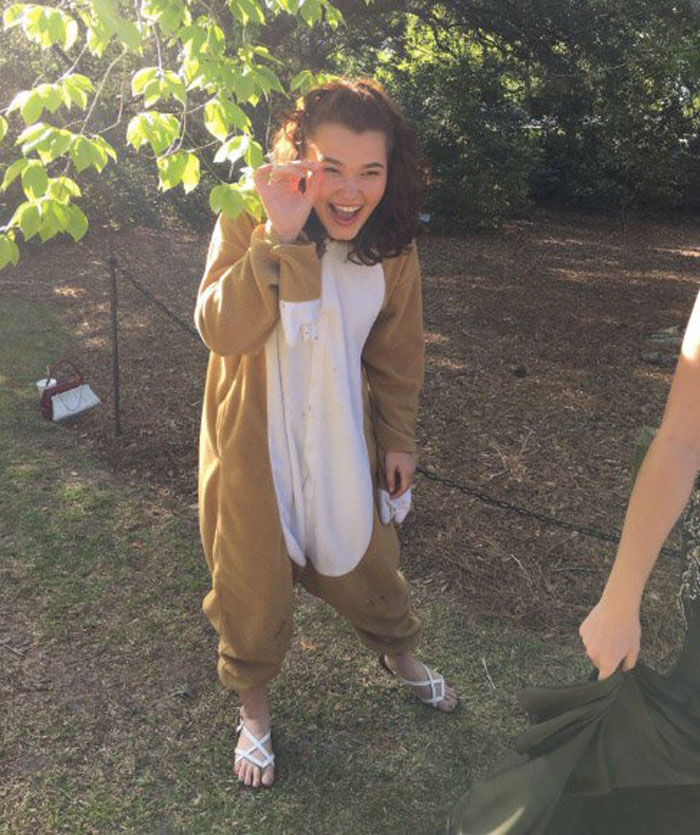 The Way This Girl Handled Her Date Not Showing Up For Prom Is Hilarious