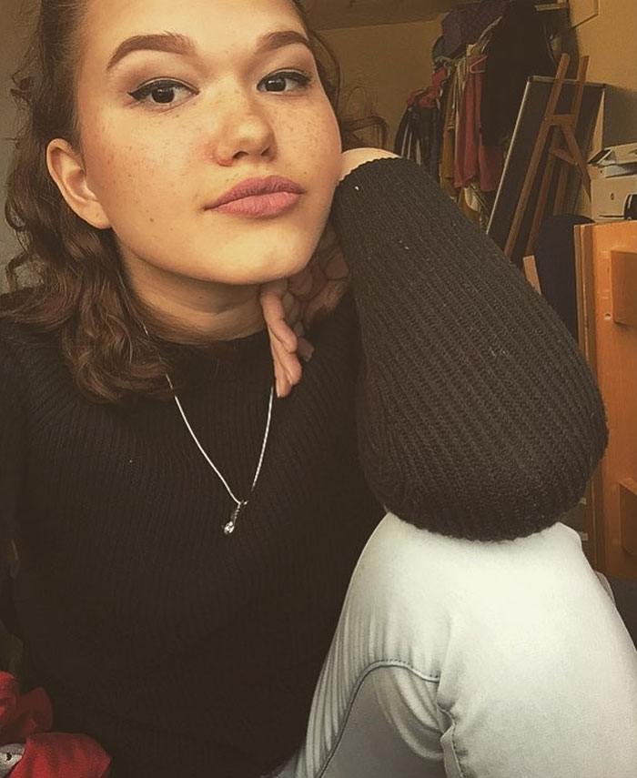 The Way This Girl Handled Her Date Not Showing Up For Prom Is Hilarious