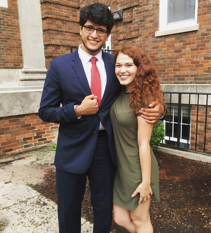 The Way This Girl Handled Her Date Not Showing Up For Prom Is Hilarious The Way This Girl Handled Her Date Not Showing Up For Prom Is Hilarious