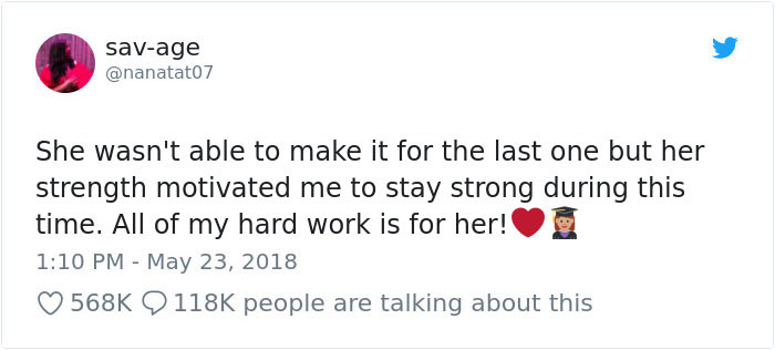 This Girl Has Been Taking The Same Photos With Her Mom For 4 Years, But The Last Pic Broke Everyone's Hearts This Girl Has Been Taking The Same Photos With Her Mom For 4 Years, But The Last Pic Broke Everyone's Hearts