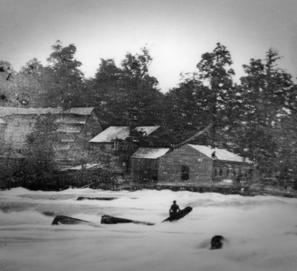 Picture of Joseph Avery crashing his boat in the Niagara river