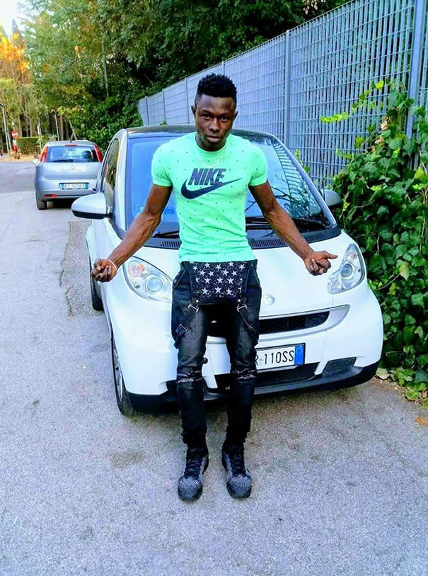 African Immigrant Climbs 4 Storeys With His Bare Hands In Less Than 30 Secs To Save 4-Year-Old Dangling From Balcony African Immigrant Climbs 4 Storeys With His Bare Hands In Less Than 30 Secs To Save 4-Year-Old Dangling From Balcony