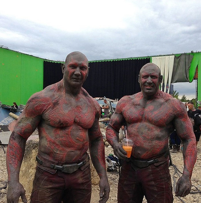 13 Photos Of Avengers With Their Stunt Doubles That Instantly Make The Actors Less Cool 13 Photos Of Avengers With Their Stunt Doubles That Instantly Make The Actors Less Cool