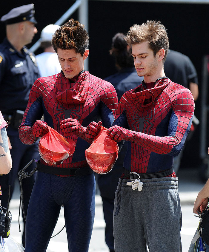 13 Photos Of Avengers With Their Stunt Doubles That Instantly Make The Actors Less Cool 13 Photos Of Avengers With Their Stunt Doubles That Instantly Make The Actors Less Cool