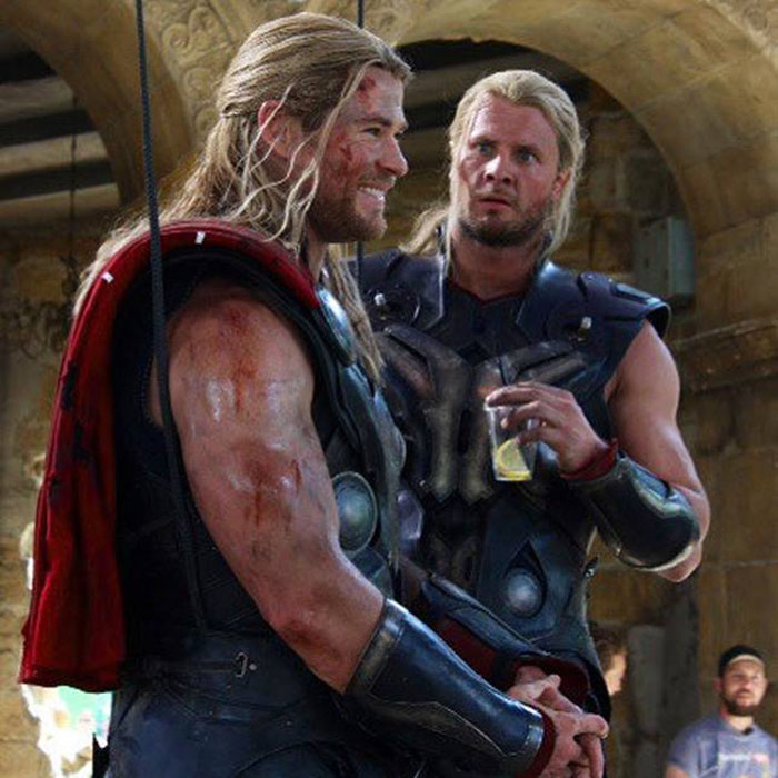 13 Photos Of Avengers With Their Stunt Doubles That Instantly Make The Actors Less Cool 13 Photos Of Avengers With Their Stunt Doubles That Instantly Make The Actors Less Cool