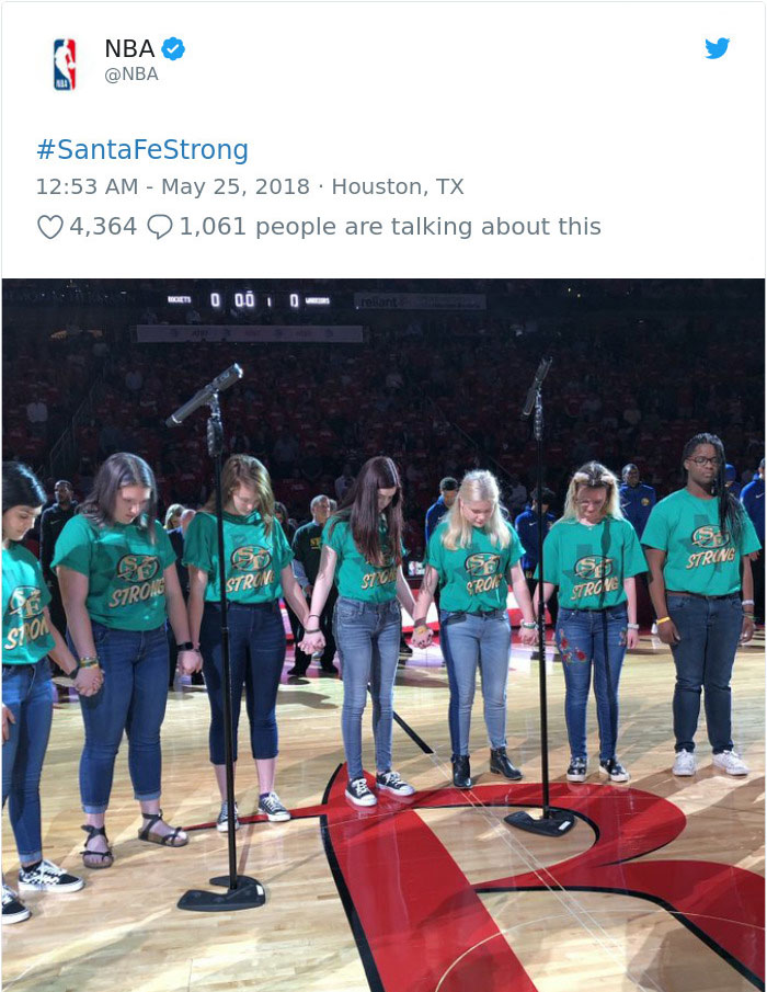 People Accuse Girls Of Being Racist For "Refusing" To Hold A Black Girl's Hand, Then The Girl's Mom Responds People Accuse Girls Of Being Racist For "Refusing" To Hold A Black Girl's Hand, Then The Girl's Mom Responds