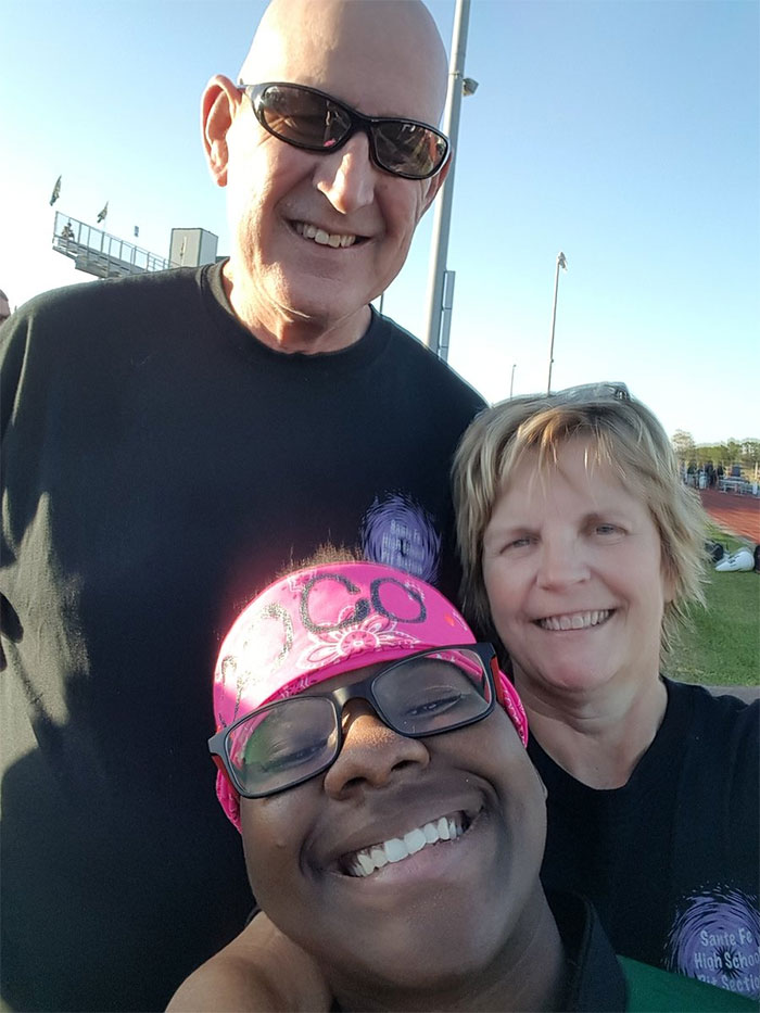 People Accuse Girls Of Being Racist For "Refusing" To Hold A Black Girl's Hand, Then The Girl's Mom Responds People Accuse Girls Of Being Racist For "Refusing" To Hold A Black Girl's Hand, Then The Girl's Mom Responds