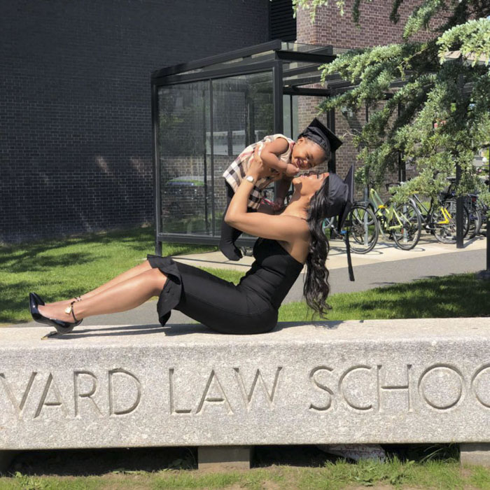 Woman Goes Into Labor During Her Final Exam, Finishes It On Epidural And Graduates From Harvard Woman Goes Into Labor During Her Final Exam, Finishes It On Epidural And Graduates From Harvard