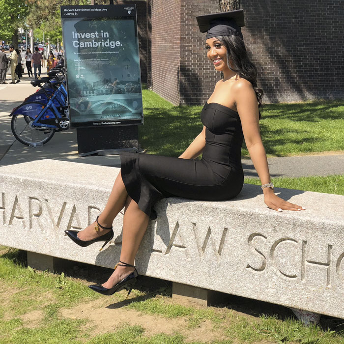 Woman Goes Into Labor During Her Final Exam, Finishes It On Epidural And Graduates From Harvard Woman Goes Into Labor During Her Final Exam, Finishes It On Epidural And Graduates From Harvard