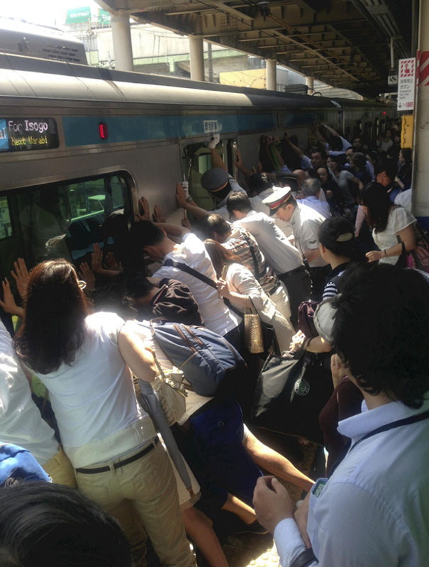 Commuters In Tokyo Pushed A Train Car To Save A Woman Who Fell And Got Stuck Between The Car And The Platform