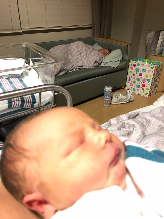 Soldier Breaks Down In Front Of Everybody When He Answers A Call From His Pregnant Wife Soldier Breaks Down In Front Of Everybody When He Answers A Call From His Pregnant Wife