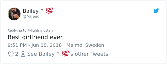 Guy Asks Girlfriend To Text Him Football Game Updates, And People Can’t Stop Laughing Now Guy Asks Girlfriend To Text Him Football Game Updates, And People Can’t Stop Laughing Now