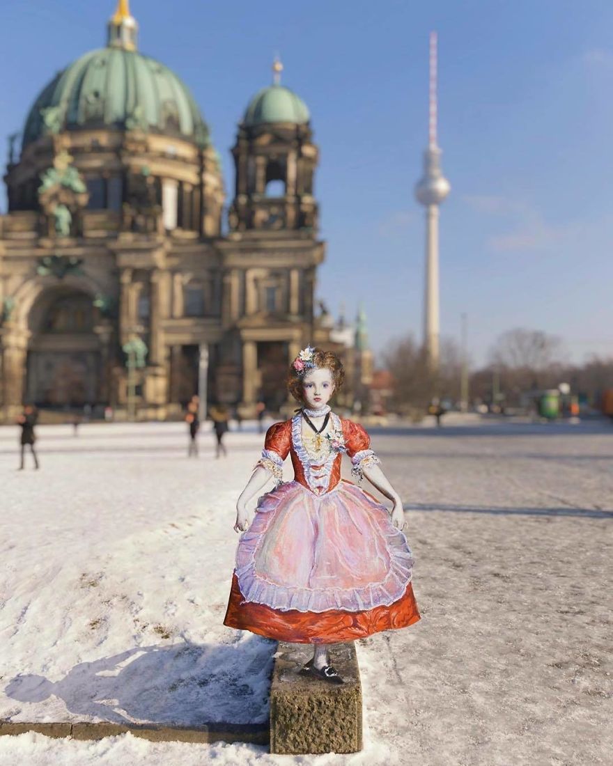 Famous-Painting-Characters-Modern-Environment-The-Canvas-Project