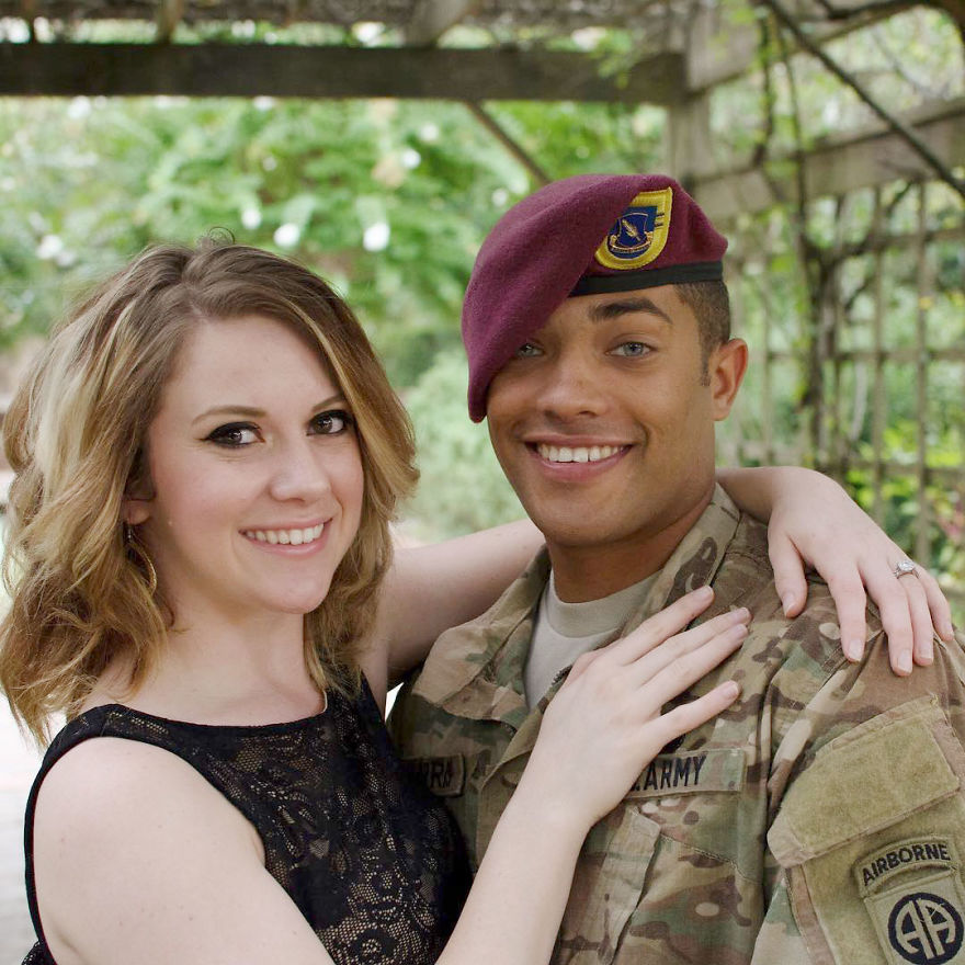 Pictures From Photoshoot Of Army 'Brothers' And Baby Daughter Of A Fallen Soldier Went Viral And It's Clear Why Pictures From Photoshoot Of Army 'Brothers' And Baby Daughter Of A Fallen Soldier Went Viral And It's Clear Why