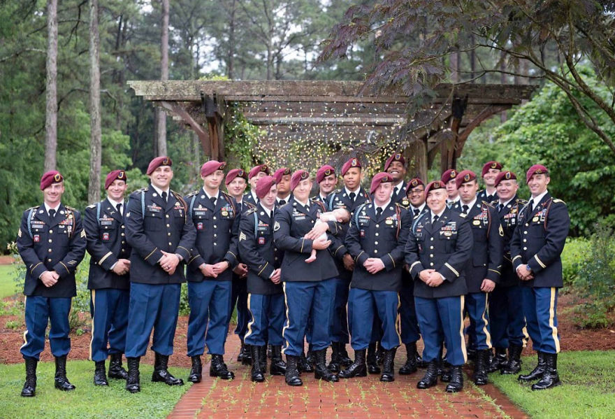 Pictures From Photoshoot Of Army 'Brothers' And Baby Daughter Of A Fallen Soldier Went Viral And It's Clear Why Pictures From Photoshoot Of Army 'Brothers' And Baby Daughter Of A Fallen Soldier Went Viral And It's Clear Why