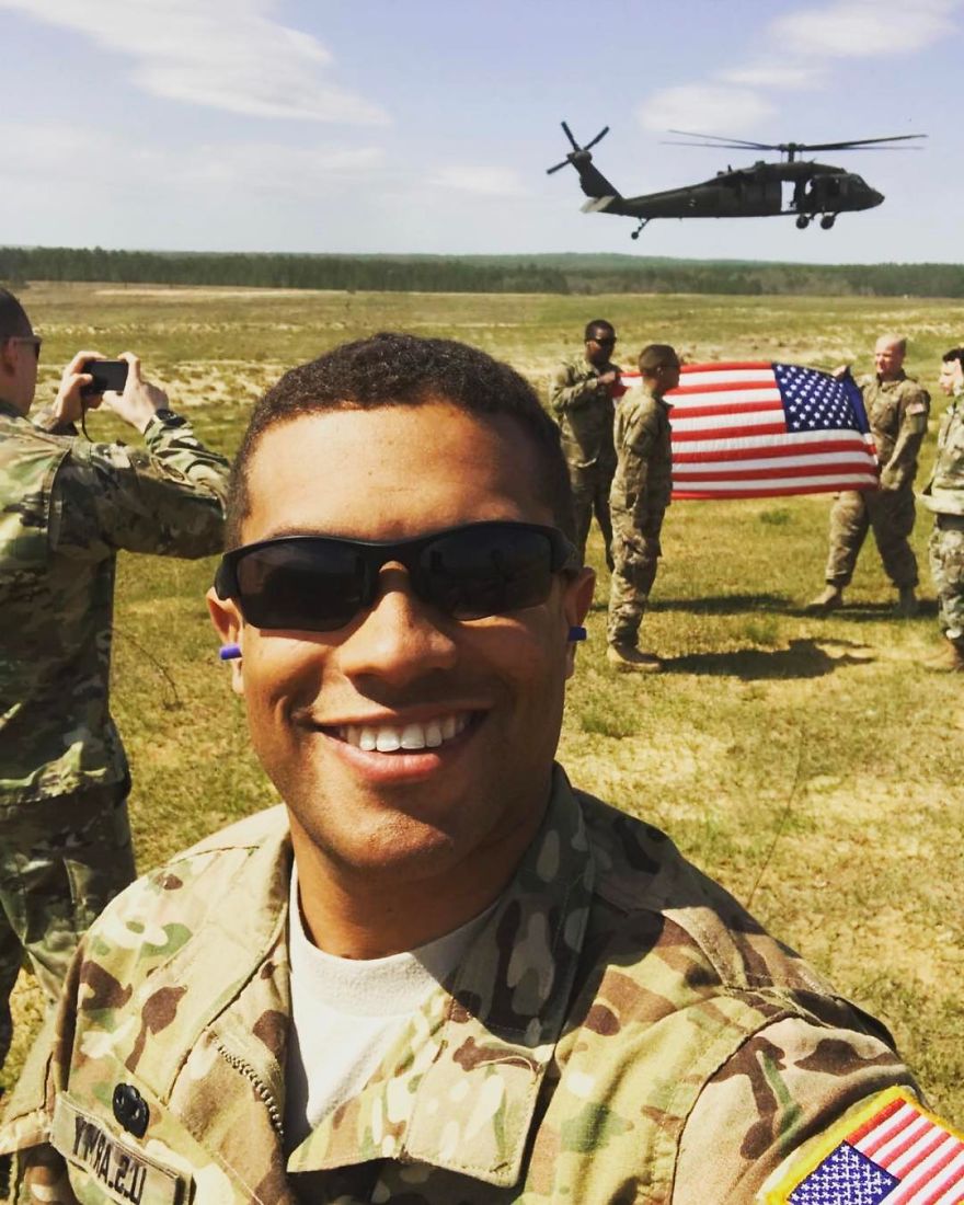 Pictures From Photoshoot Of Army 'Brothers' And Baby Daughter Of A Fallen Soldier Went Viral And It's Clear Why Pictures From Photoshoot Of Army 'Brothers' And Baby Daughter Of A Fallen Soldier Went Viral And It's Clear Why