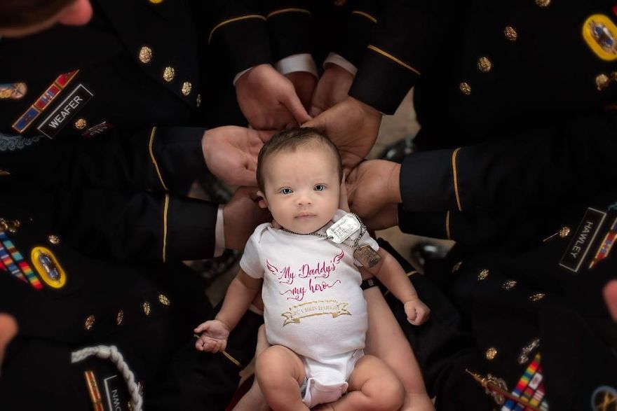 Pictures From Photoshoot Of Army 'Brothers' And Baby Daughter Of A Fallen Soldier Went Viral And It's Clear Why