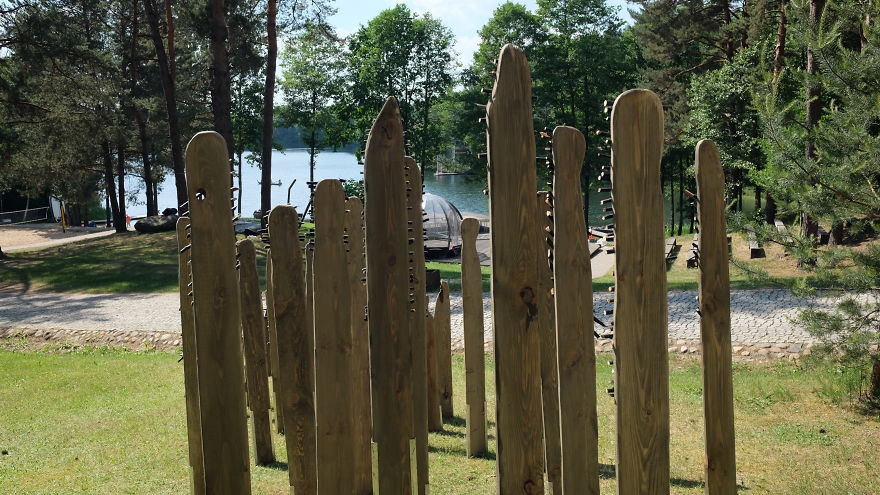 Artist Creates Multidimensional Sculpture: You Have To Be On The Right Spot To See It Artist Creates Multidimensional Sculpture: You Have To Be On The Right Spot To See It