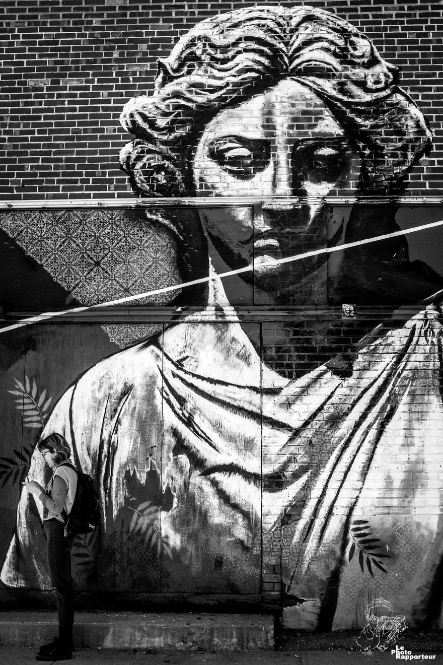 On Monday, May 7th 2018 At 2:29pm, A Greek Goddess Was Keeping An Eye On A Woman Captivated By Her Cellphone