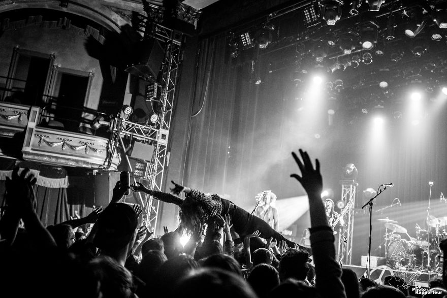 On Friday, May 18th 2018 At 10:29pm, Lee-La, Singer Of The Band The Damn Truth, Surfed The Ecstatic Crowd Of The Théâtre Corona