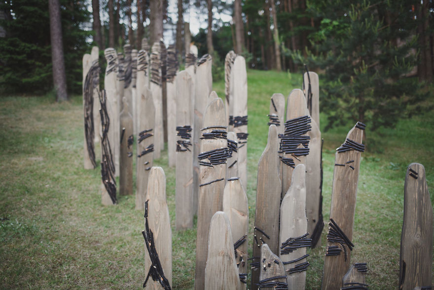 Artist Creates Multidimensional Sculpture: You Have To Be On The Right Spot To See It