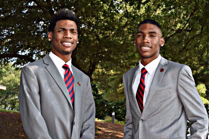 The Way These Identical Twins Handled School Yearbook's Photoshoot Will Make You Regret You're One Of A Kind The Way These Identical Twins Handled School Yearbook's Photoshoot Will Make You Regret You're One Of A Kind