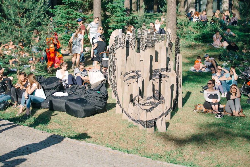 Artist Creates Multidimensional Sculpture: You Have To Be On The Right Spot To See It