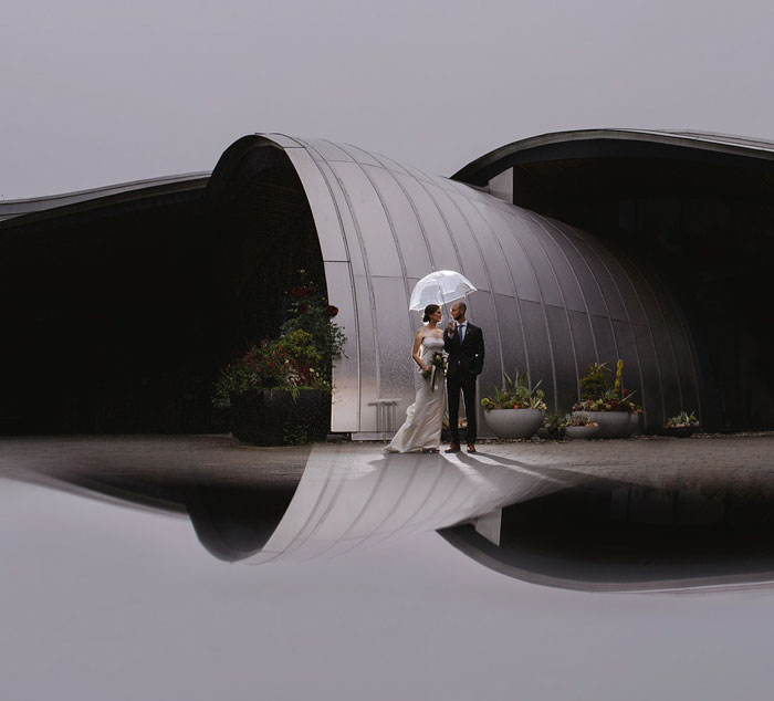 Phone-screen-reflection-trick-wedding-photography-mathias-fast-30