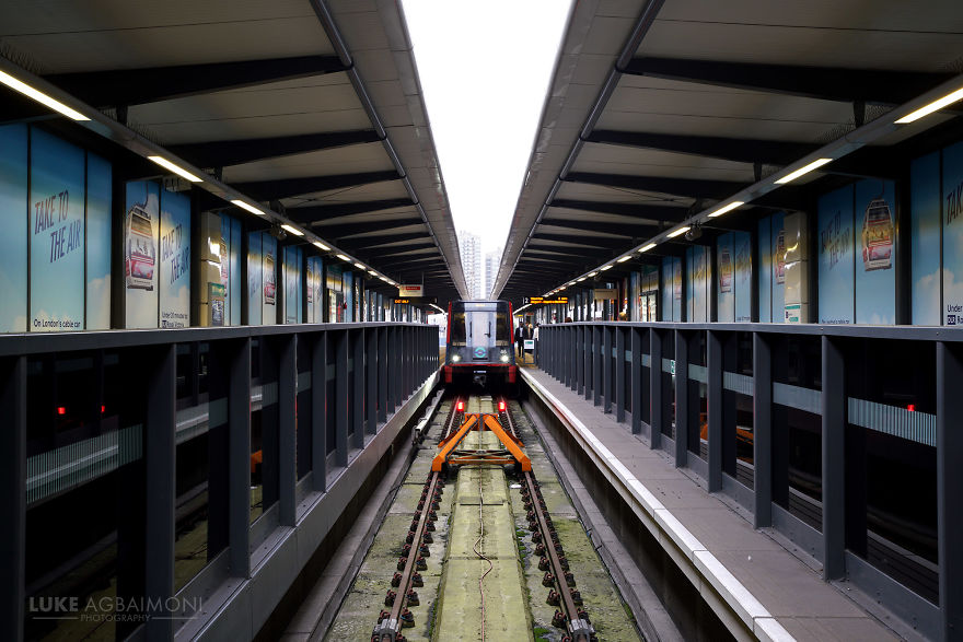 Photographer Captures Awesome Shots Of Symmetry On The London Underground