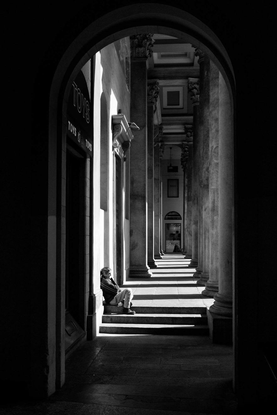 Photographer Captures The Gritty Spirt Of Milano In Candid Photos