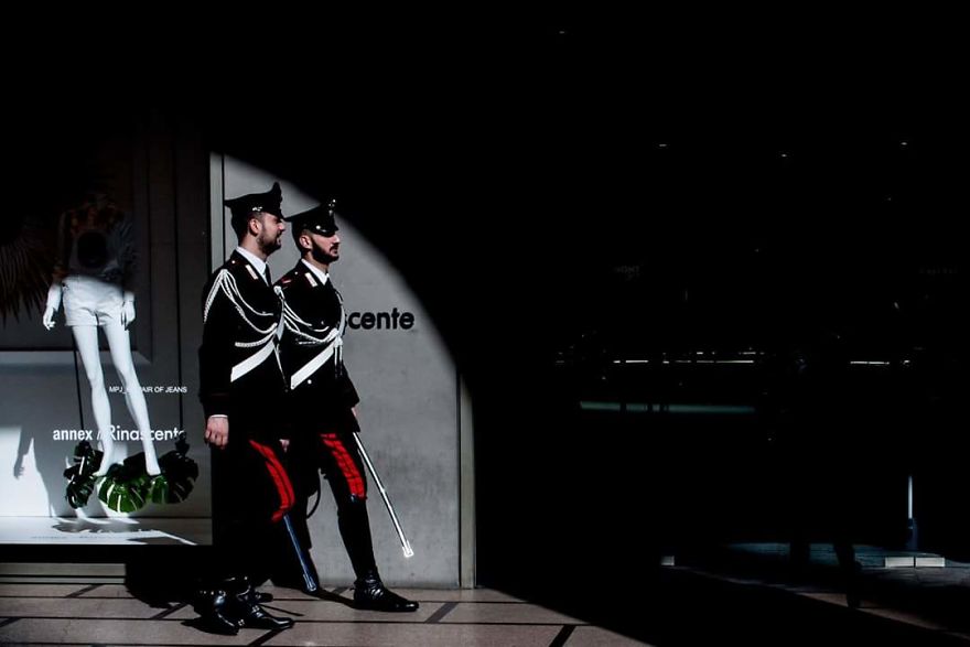 Photographer Captures The Gritty Spirt Of Milano In Candid Photos