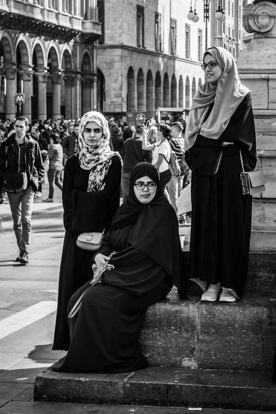 Photographer Captures The Gritty Spirt Of Milano In Candid Photos