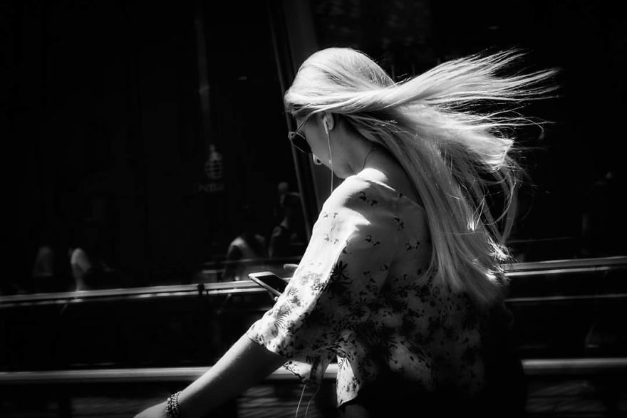 Photographer Captures The Gritty Spirt Of Milano In Candid Photos